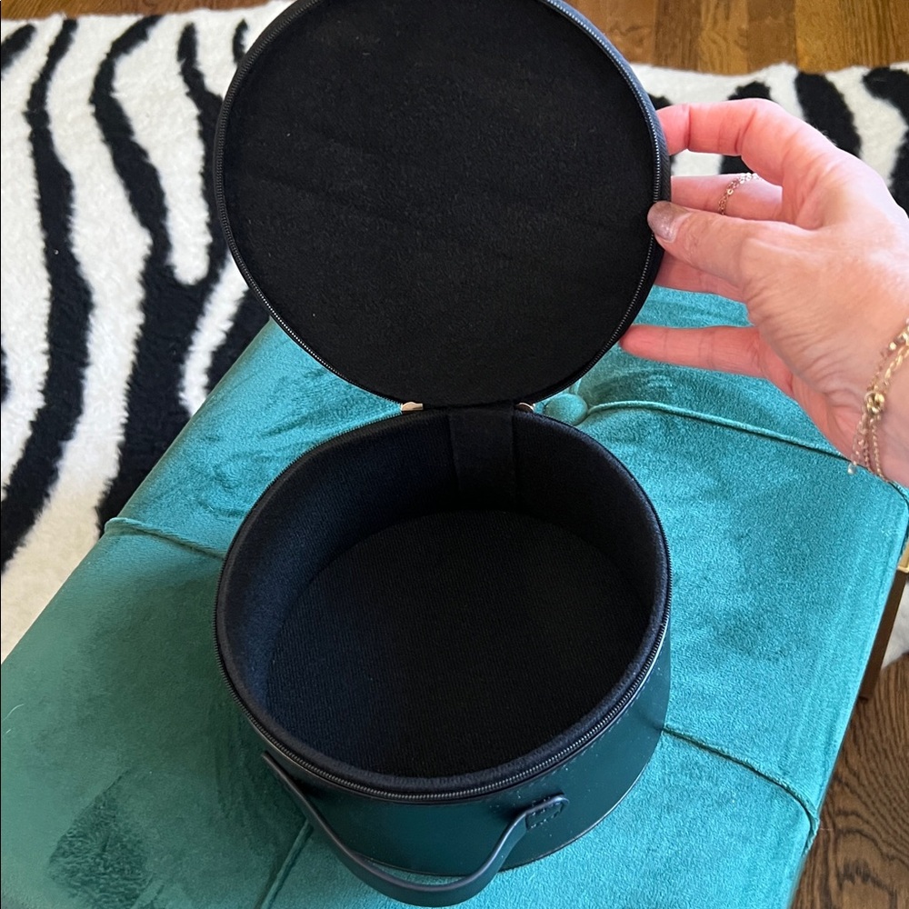 Mac Makeup Case - image 3